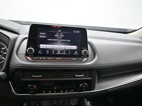 Used 2025 Nissan Rogue SV image 20