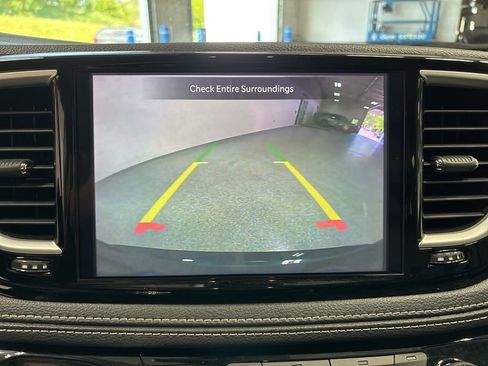 Used 2023 Chrysler Pacifica Touring-L FWD image 24
