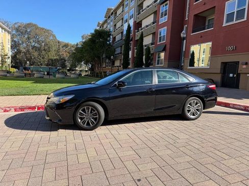 Used 2017 Toyota Camry SE FWD image 5