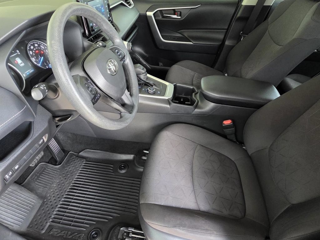 Used 2022 Toyota RAV4 XLE w/ Convenience Package AWD/4WD image 7