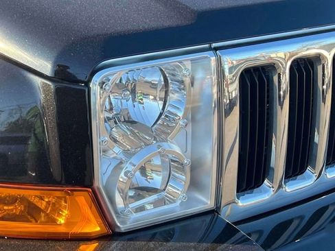 Used 2010 Jeep Commander Sport AWD/4WD image 9