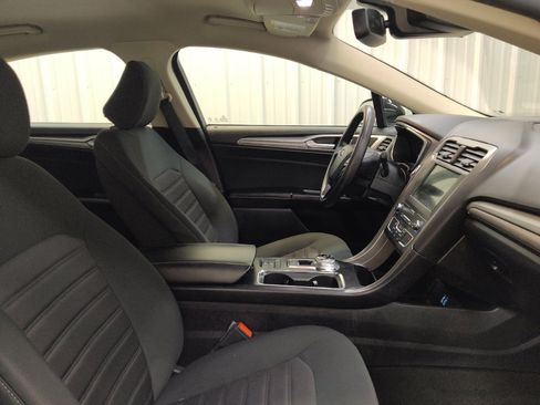 Used 2020 Ford Fusion SE FWD image 21