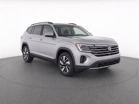 Used 2025 Volkswagen Atlas SE AWD/4WD image 2