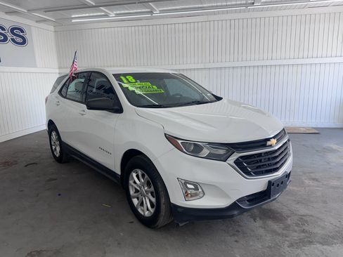 Used 2018 Chevrolet Equinox LS FWD image 3