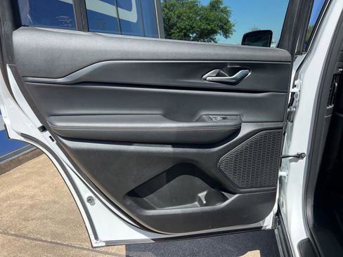 Used 2025 Jeep Grand Cherokee L Altitude RWD image 8