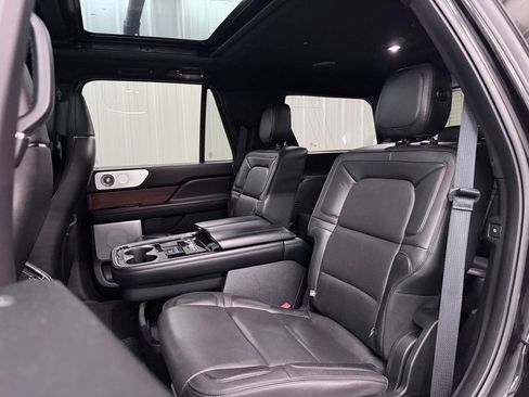 Used 2019 Lincoln Navigator Reserve AWD/4WD image 38