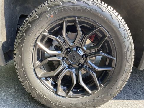 Used 2024 GMC Sierra 1500 Elevation w/ Preferred Package AWD/4WD image 15