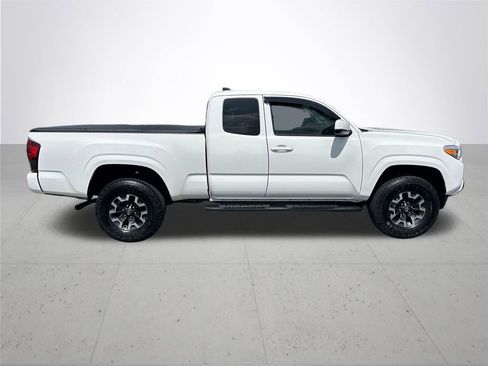 Used 2022 Toyota Tacoma SR w/ SR Convenience Package RWD image 5