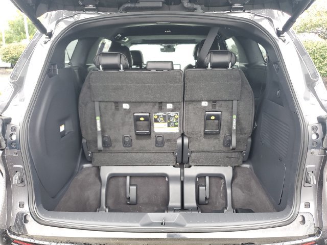 Used 2025 Toyota Sienna Limited AWD/4WD image 9