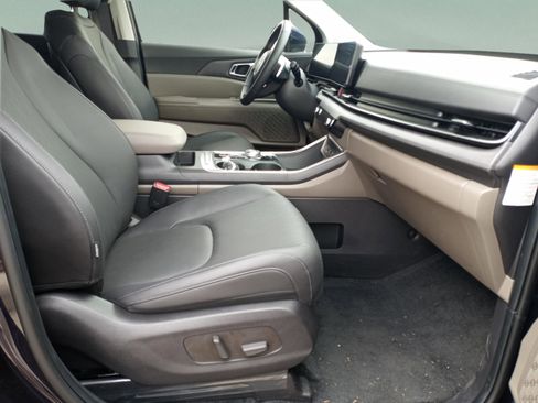 New 2026 Kia Carnival EX FWD image 15