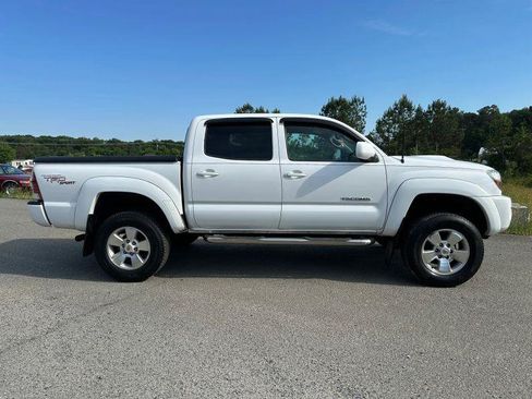 Used 2009 Toyota Tacoma PreRunner w/ TRD Sport Pkg RWD image 5
