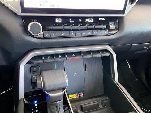 Used 2025 Toyota Tundra Limited AWD/4WD image 16