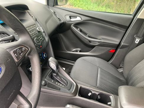 Used 2018 Ford Focus SE FWD image 15