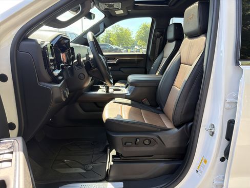 Used 2023 Chevrolet Silverado 1500 High Country w/ High Country Premium Package AWD/4WD image 17
