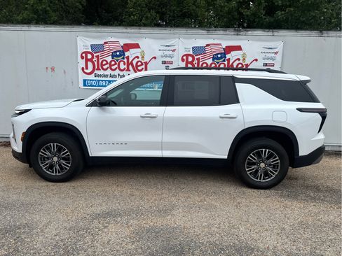 Used 2024 Chevrolet Traverse LT w/ Trailering Package AWD/4WD image 7