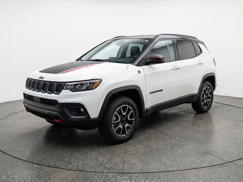 Used 2025 Jeep Compass Trailhawk AWD/4WD image 3