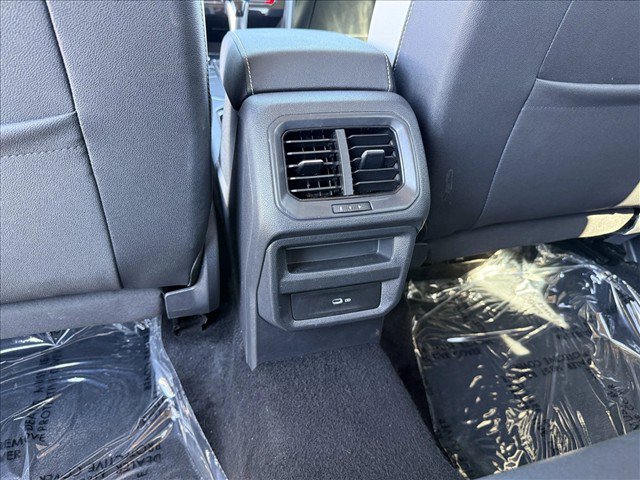 Used 2025 Volkswagen Taos SE FWD image 24