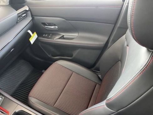 Certified 2025 Nissan Kicks SR FWD image 17