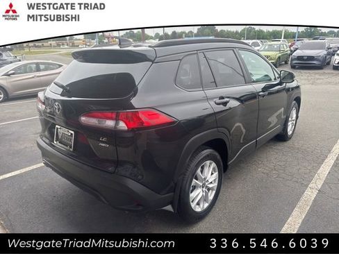Used 2022 Toyota Corolla Cross LE w/ Moonroof Package AWD/4WD image 11