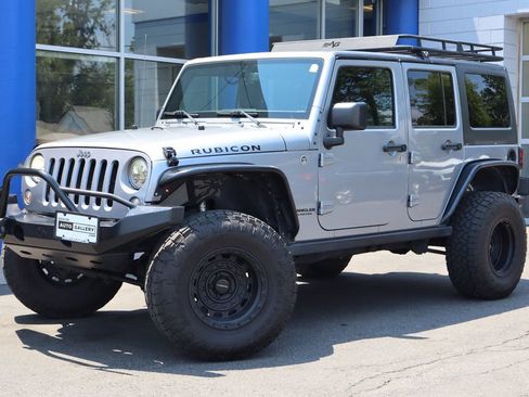 Used 2015 Jeep Wrangler Unlimited Rubicon w/ Connectivity Group AWD/4WD image 1