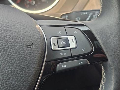 Used 2021 Volkswagen Tiguan SE w/ Panoramic Sunroof Package AWD/4WD image 29