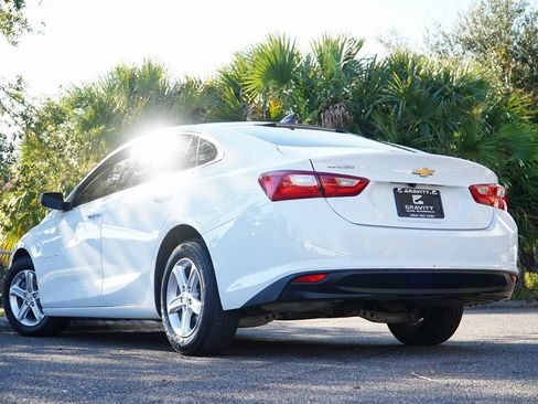 Used 2022 Chevrolet Malibu LS FWD image 4