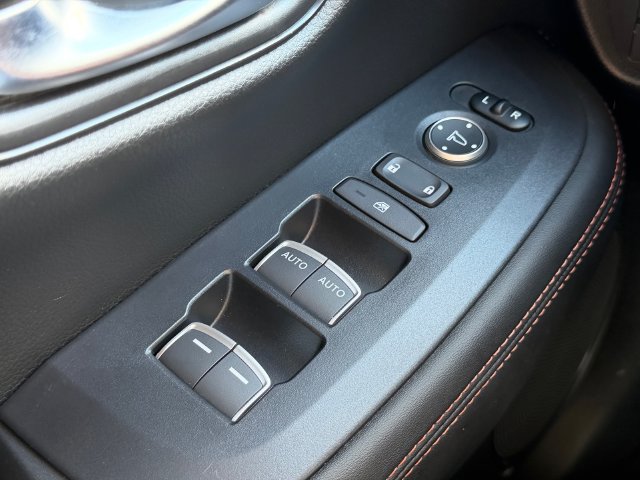 Certified 2025 Honda HR-V Sport image 28
