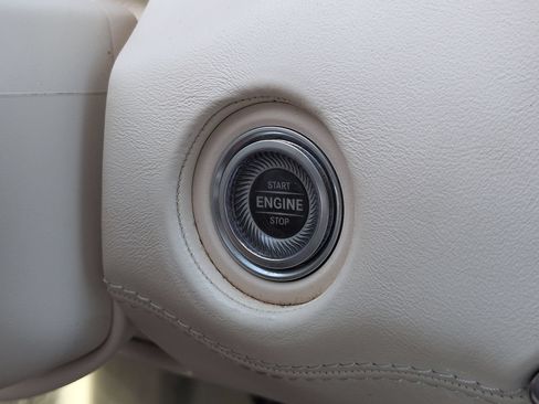 Used 2019 Mercedes-Benz S 560 Cabriolet image 28