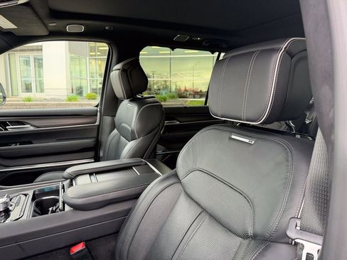 Used 2025 Jeep Grand Wagoneer L Series II Obsidian w/ Quick Order Packagew 28T AWD/4WD image 10