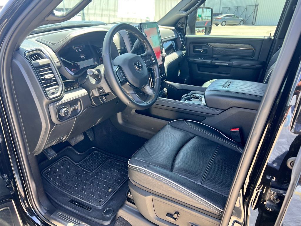 New 2025 RAM 2500 Limited AWD/4WD image 12