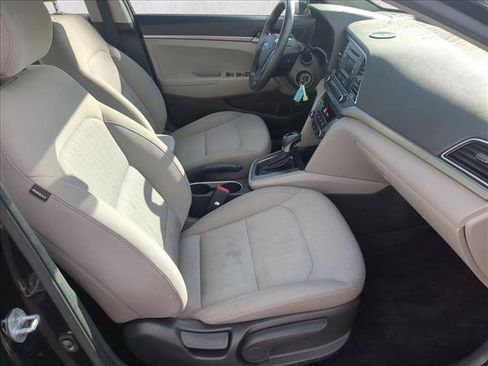 Used 2017 Hyundai Elantra SE w/ Cargo Package image 12