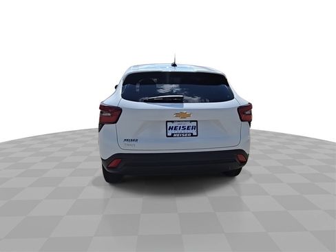 Used 2025 Chevrolet Trax LS image 7
