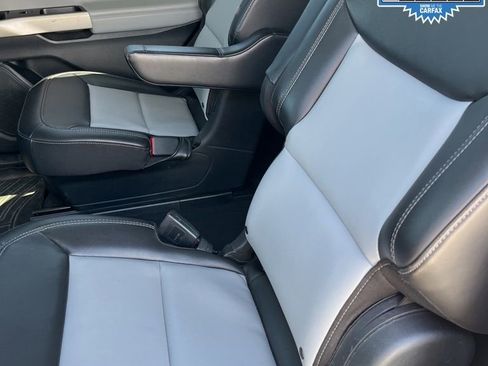 Used 2022 Ford Explorer XLT w/ Equipment Group 202A AWD/4WD image 21