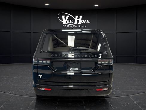 Used 2023 Jeep Grand Wagoneer Series III AWD/4WD image 6