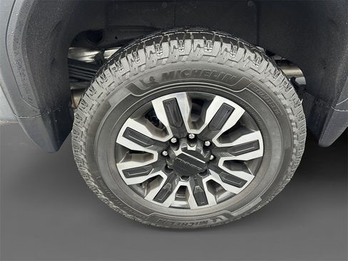 Used 2025 GMC Sierra 2500 Denali Ultimate image 10