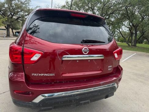 Used 2018 Nissan Pathfinder SV image 15