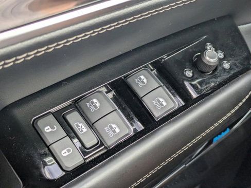 Used 2022 Jeep Grand Wagoneer Series II w/ Premium Group II image 18