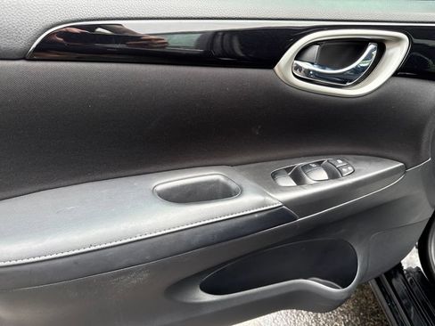 Used 2019 Nissan Sentra SV w/ Special Edition Package FWD image 18
