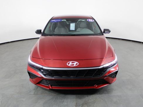Certified 2025 Hyundai Elantra Sport image 12