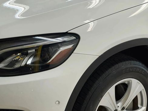 Used 2018 Mercedes-Benz GLC 300 w/ Premium Package image 4