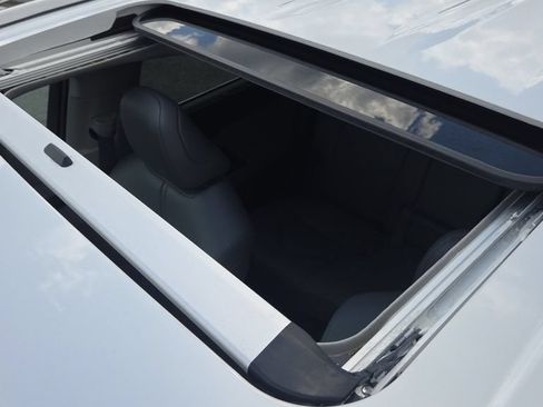 Used 2023 Toyota Highlander XLE FWD image 21