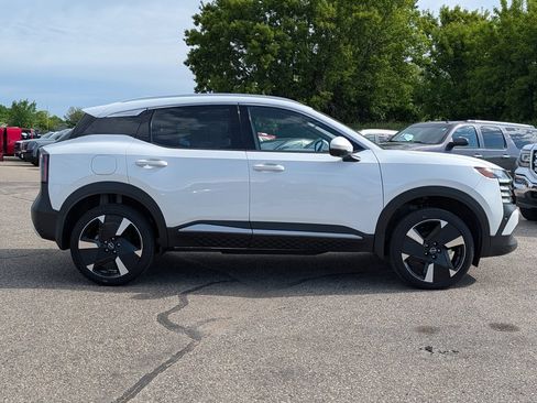 Used 2025 Nissan Kicks SR FWD image 8