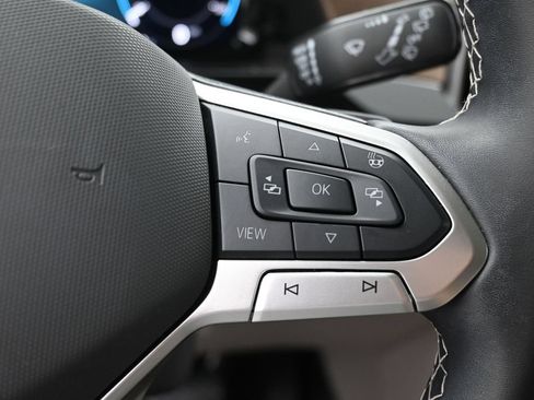 Used 2024 Volkswagen Atlas SE AWD/4WD image 16