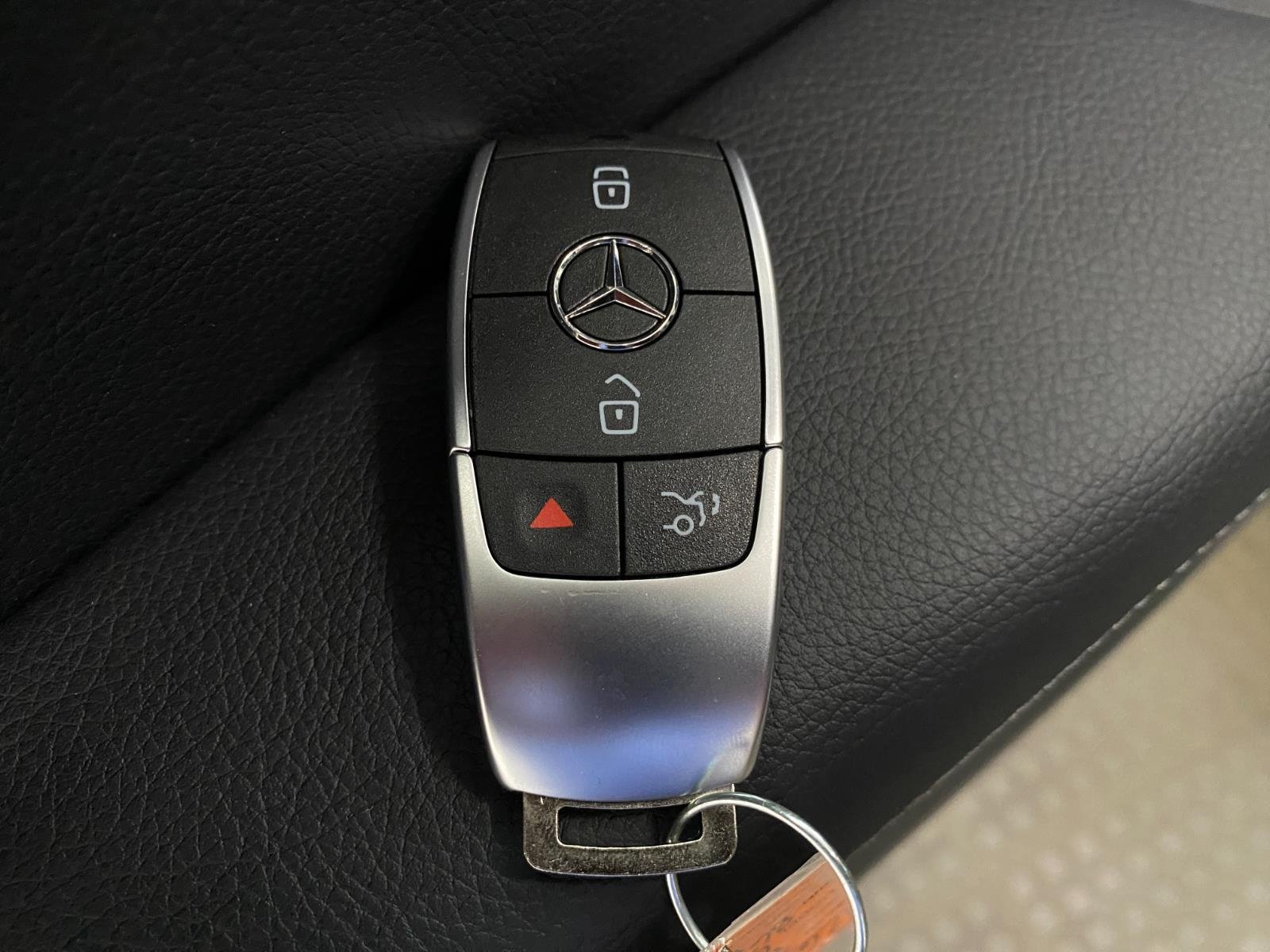 New 2026 Mercedes-Benz GLS 450 4MATIC image 36