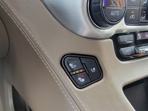 Used 2017 GMC Yukon SLT w/ Open Road Package image 35