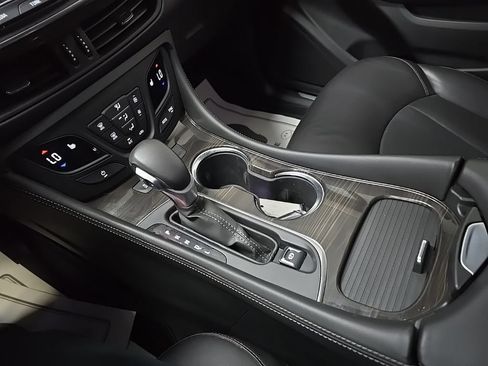 Used 2019 Buick Envision Essence AWD/4WD image 29