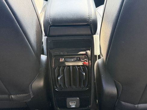 Used 2025 Jeep Compass Limited image 23