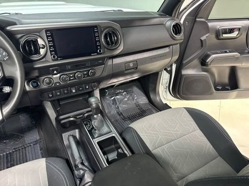 Used 2022 Toyota Tacoma TRD Sport w/ Technology Package AWD/4WD image 22
