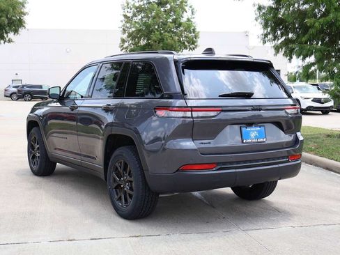 Used 2024 Jeep Grand Cherokee Altitude AWD/4WD image 4