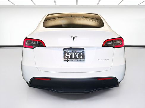 Used 2023 Tesla Model Y Long Range AWD/4WD image 5